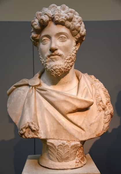 Marble bust of the Roman Emperor Marcus Aurelius Modern Stoicism-Marble bust of the Roman Emperor Marcus Aurelius.